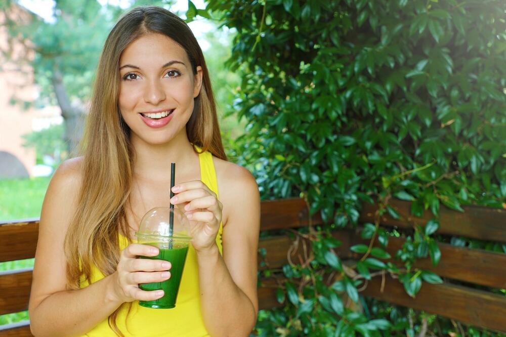 MOĆNO SREDSTVO: Ovaj NAPITAK čisti jetru, briše akne, oporavlja ORGANIZAM - hit među mladim DEVOJKAMA na NETU!