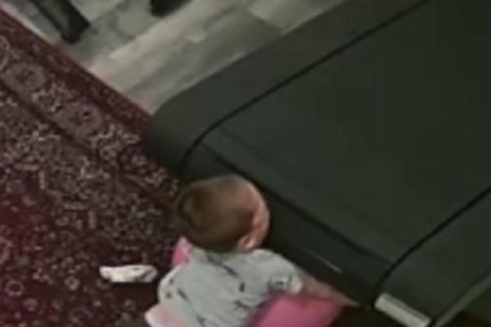 MALIŠAN UMALO POGINUO! RODITELJI OBRATITE PAŽNJU: Ovu spravu NIKAKO ne ostavljajte UPALJENU ako imate dete (VIDEO)