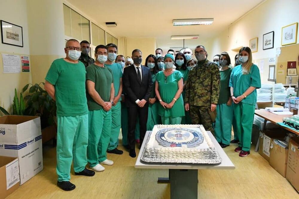 100 ODSTO VOJNIH LEKARA PRIMILO VAKCINU! Ministar Stefanović PONOSAN NA OSOBLJE VMC KARABURMA (FOTO)