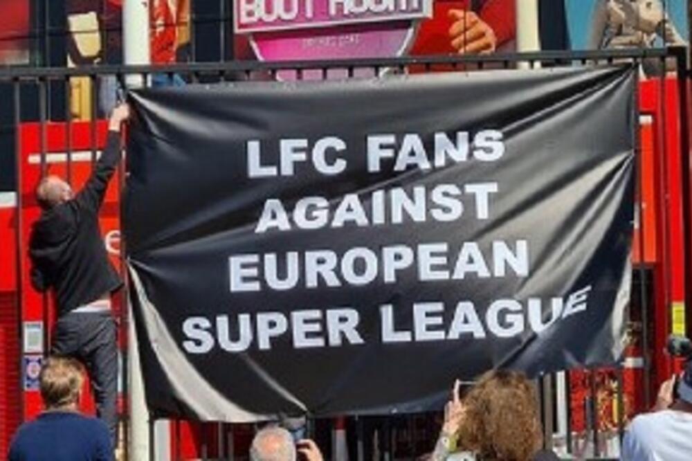 TI ĆEŠ SADA HODATI SAM! Navijači Liverpula okreću leđa klubu
