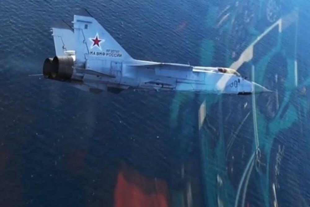 RAKETNA PALJBA I IZBEGAVANJE NAPADA: Ruski lovci iznad TIHOG OKEANA! (VIDEO)