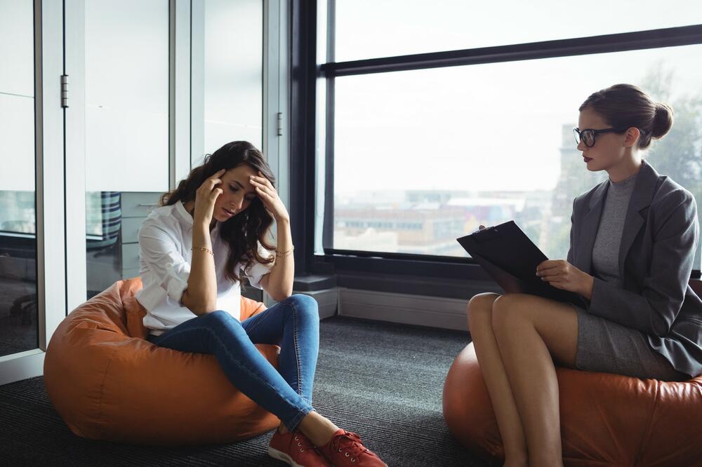 EVO KAKO DA NA NAJSIGURNIJI NAČIN POMOGNETE DEPRESIVNIM OSOBAMA: 10 saveta ZLATA VREDNIH!