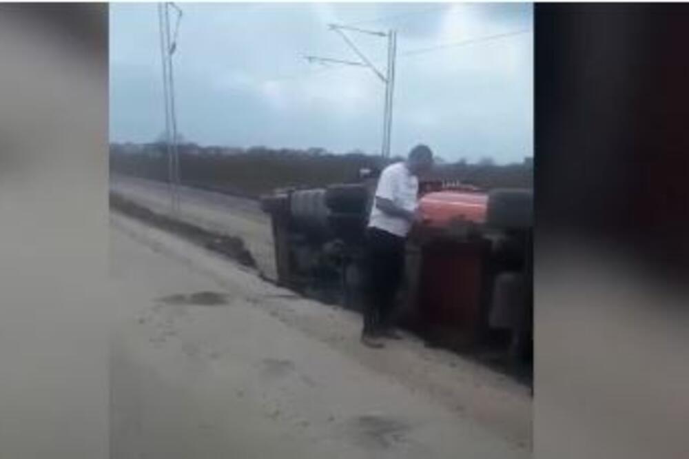 PREVRNUO SE KAMION U ZEMUNU: Saobraćaj otežan, policija na licu mesta (VIDEO)