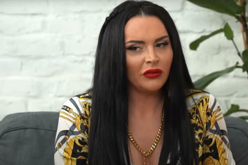 "U KREVETU SAM PITBUL"! TRANSRODNA PEVAČICA NASTAVLJA DA ŠOKIRA: Sa jednim zaglavi i po tri sata, drugi joj kažu...