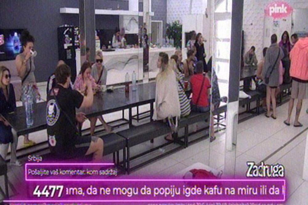 PROVALJENI SU! Paula i Filip kao ne pričaju, ali osmesi su ih odali! (VIDEO)