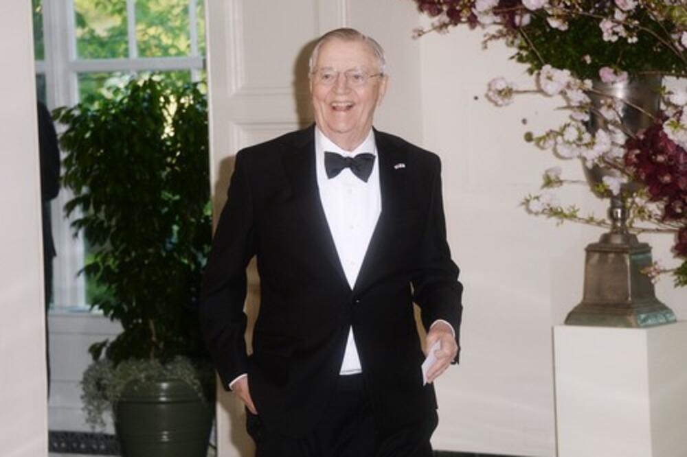 UMRO VOLTER MONDEJL! Pisao je ISTORIJU AMERIKE I SVETA 80-thi godina