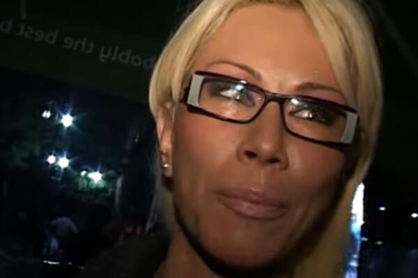 VAŽILA JE ZA BOMBU VODITELJKU! ZVEZDE SU STREPELE OD NJE: DRASTIČNO je smršala i IZDEFORMISALA lice! (FOTO)