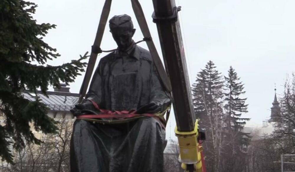 Spomenik Nikoli Tesli