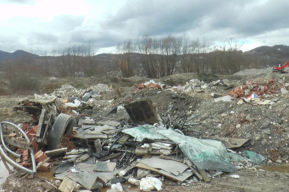 EKOLOŠKO RUGLO U OPŠTINI ARILJE: Duž toka reke NEKOLIKO DEPONIJA, nesavesni građani noću ostavljaju OTPAD (FOTO)