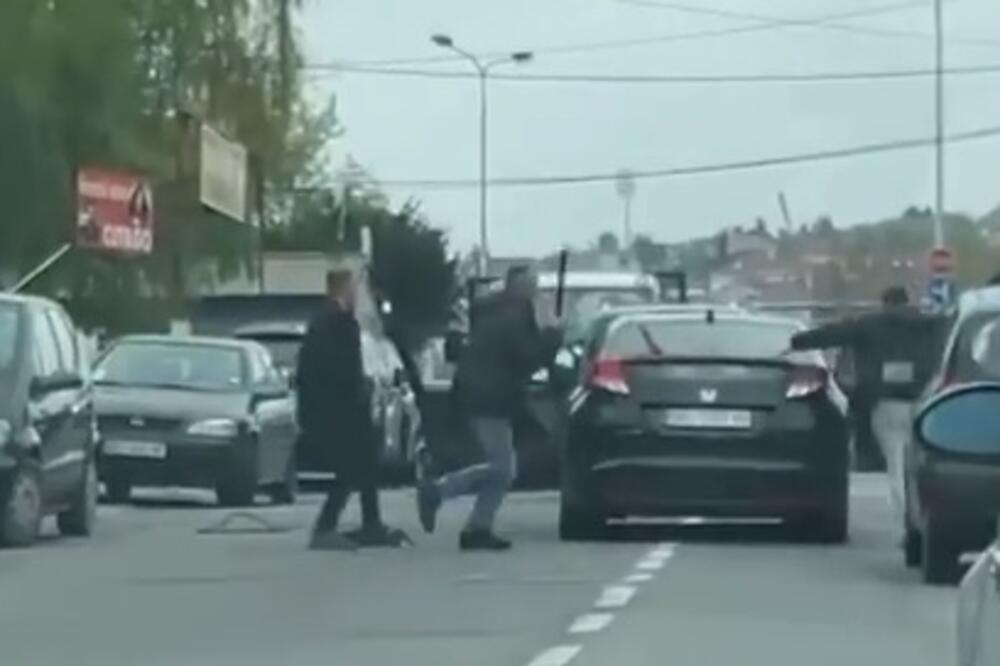 OVO NEMA NIGDE! Hit snimak tuče četvorice u Žarkovu nasred ulice, NEBESKI SMO NAROD, NEMA ŠTA (VIDEO)