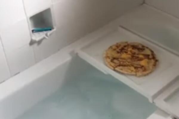 BAKSUZ! HTEO JE SAMO DA SE OPUSTI U KADI UZ OMILJENO JELO: Ako mislite da nemate sreće, varate se (VIDEO)