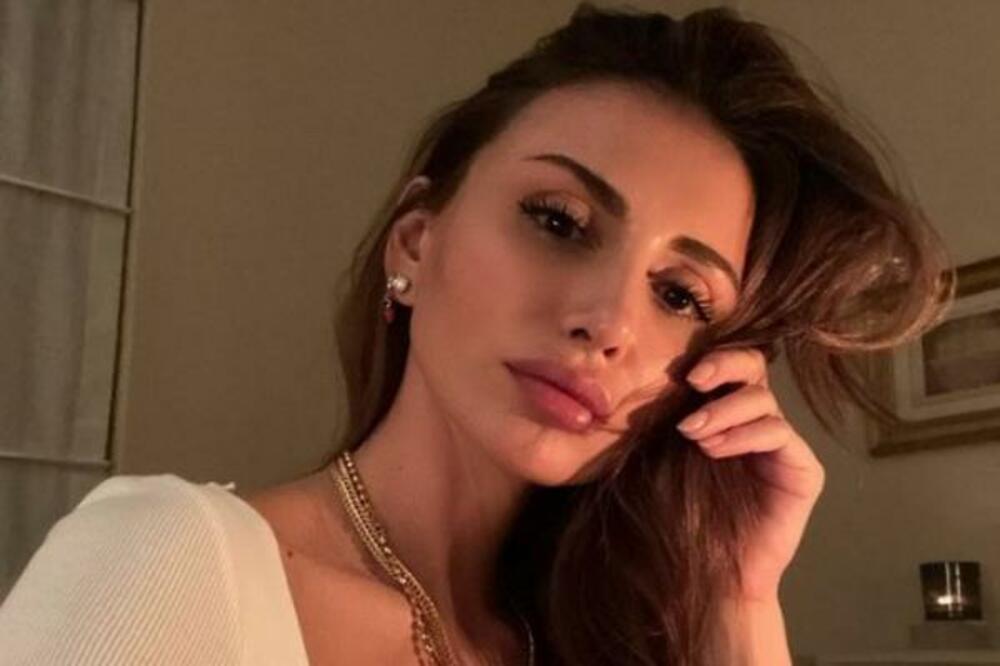 EMINA JAHOVIĆ PRVI PUT PROGOVORILA O OČEVOJ SMRTI: Jedna muškarac joj je bio NAJVEĆA PODRŠKA, duguje mu MNOGO!