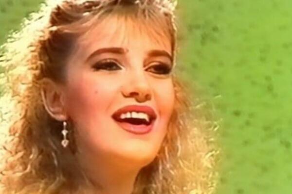 SVI SU LUDELI ZA BIVŠOM MISICOM I PEVAČICOM, A ONDA JE ODJEDNOM NESTALA: Danas izgleda potpuno NEVEROVATNO! (FOTO)