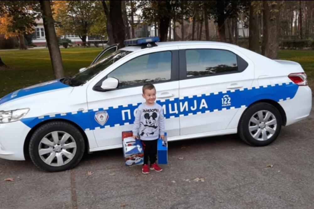 OSMEH KOJI NEMA CENU! Bijeljinska policija OBRADOVALA DEČAKA za rođendan (FOTO)