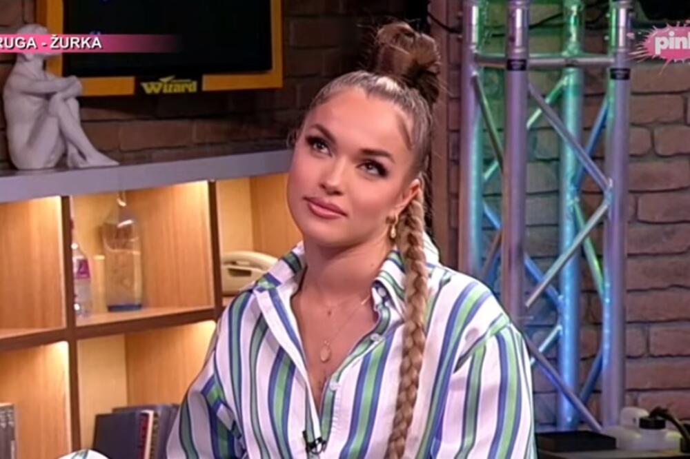 TEODORU DŽEHVEROVIĆ URNIŠU ZBOG STAJLINGA U VEČERNJOJ EMISIJI: Upoređuju je sa Pantićem iz "Tesne kože"! (FOTO)