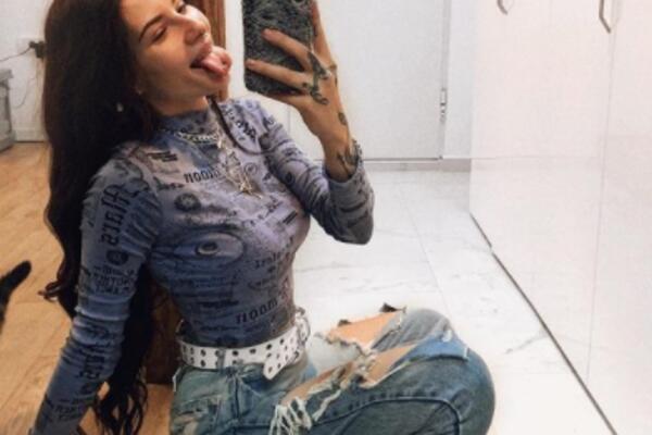 MORBIDNO! NAŠA INFLUENSERKA URADILA NAJBIZARNIJE NOKTE IKADA: Iskoristila KOŽU svog ljubimca i sve to OBJAVILA!