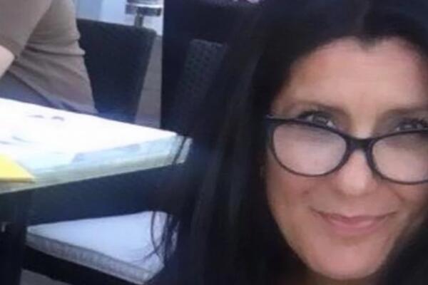 NE PADA IVER DALEKO OD KLADE! PEVAČICA PONOSNO POKAZALA MAJKU: Ko bi rekao da ONA ima 33-godišnju ćerku?!