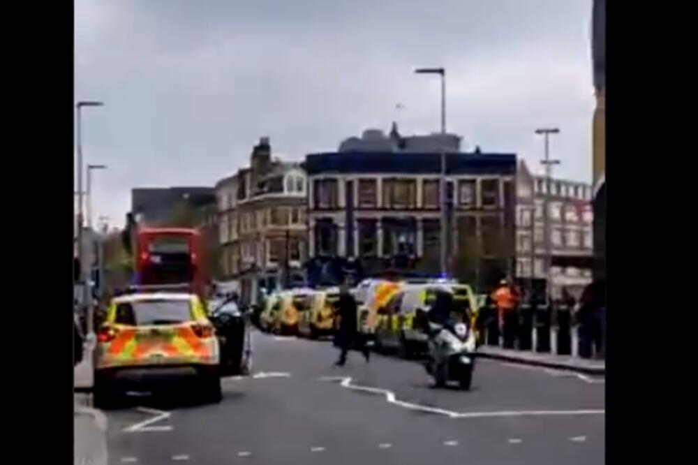 VELIKA DRAMA U LONDONU: Evakuisana železnička stanica, SUMNJIV PREDMET pronađen u vozu! (VIDEO)