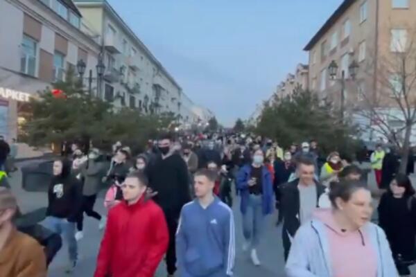 HAOS U GRADOVIMA RUSIJE! ŠIROM ZEMLJE PROTESTI U ZNAK PODRŠKE NAVALJNOM: Policija hapsi demonstrante (VIDEO)
