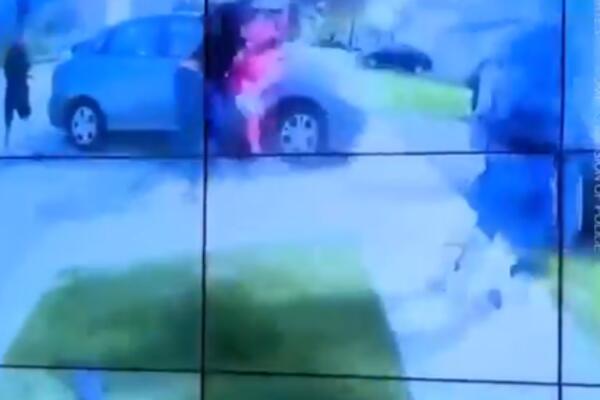 HITNO, OBJAVLJEN SNIMAK! Pogledajte kako su američki policajci ubili crnu devojku, imala je NOŽ U RUKAMA (VIDEO)