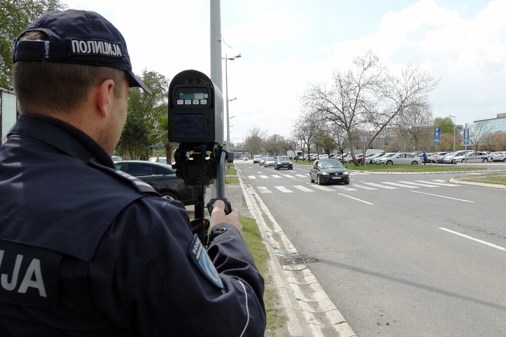 MRTAV PIJAN DIVLJAO PO BEOGRADU SKORO 200 NA SAT!!! Srpska policija uhvatila OPASNOG MANIJAKA za volanom