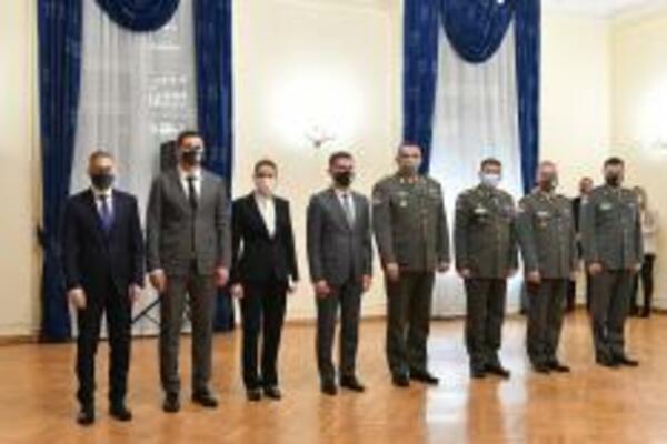 DOM VOJSKE: Ministar Stefanović uručio godišnje nagrade!