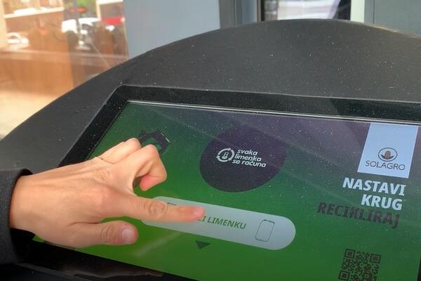 PRVI RECIKLOMAT POSTAVLJEN U SRCU BEOGRADA, A BIĆE IH JOŠ 25! Goran Vesić objasnio kako funkcionišu ove mašine!