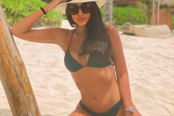 ANASTASIJA SE ZA JUTRO SNIMALA BEZ BRUSA I TRUNKE ŠMINKE: Svi blenuli u njen DUBOKI DEKOLTE, a tek donji deo..