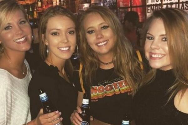 JELENA JE IŠLA SA DRUGARICAMA U PROVOD, PA SE IŽIVLJAVALA NAD MOMKOM: Kad je saznala KO JE ON, preselo joj je!