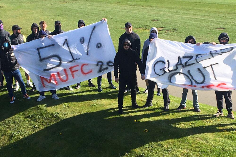 NAVIJAČI MANČESTERA UPALI U TRENING CENTAR: Poslali jasnu poruku Glejzeru, MATIĆ ih smirivao! (FOTO)