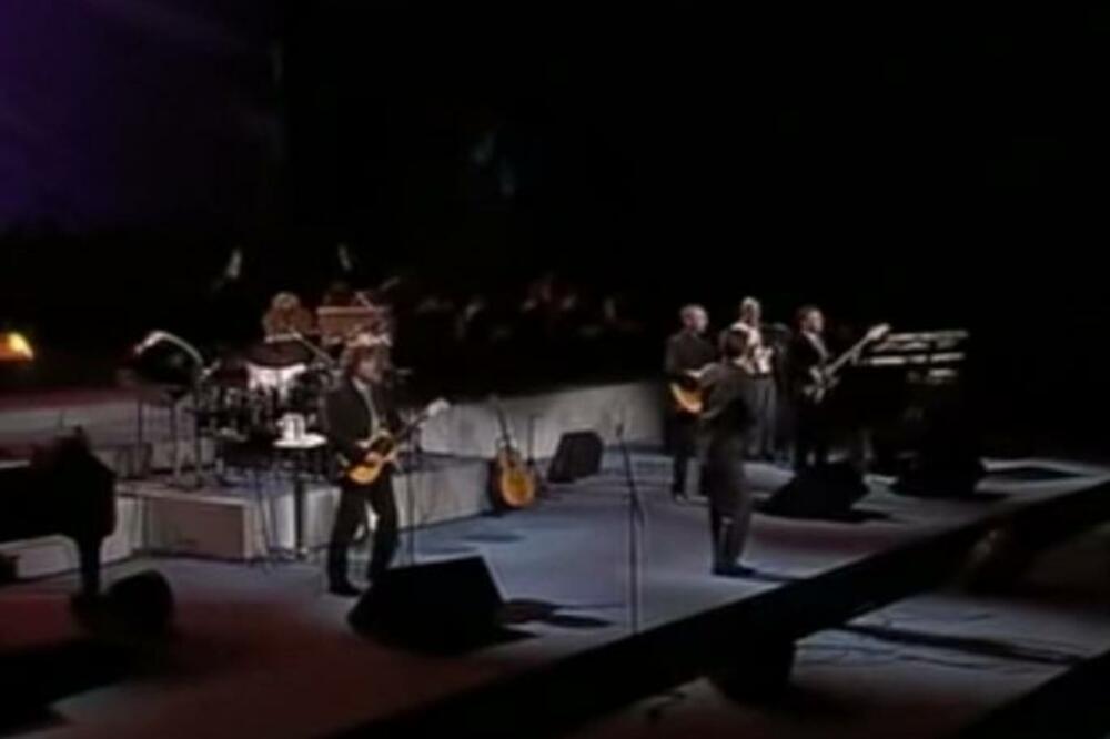 SEO ISPRED KAMERE I JEDVA SUZDRŽAO SUZE! Pevač javno izneo šta ga BOLI: "NEDOSTAJAĆE VAM NEMERLJIVO"! (VIDEO)