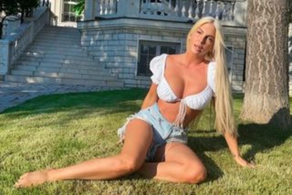 JELENA KARLEUŠA JE PRE 26 GODINA DOŽIVELA NEŠTO ZBOG ČEGA JOJ SE ŽIVOT ZAUVEK PROMENIO: Sad je javno ispričala sve!