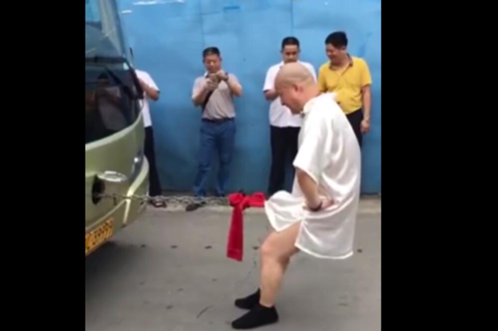 VUČE CEO AUTOBUS POLNIM ORGANOM: Ovo mora da se vidi da bi čovek poverovao (VIDEO)