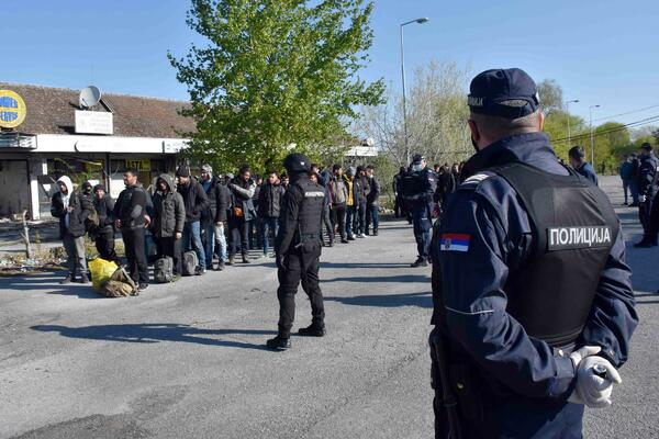 OTKRIVENA GRUPA MIGRANATA KOJA SE BAVI IZNUDAMA I KRIJUMČARENJEM LJUDI! Među njima ima i vođa (FOTO)