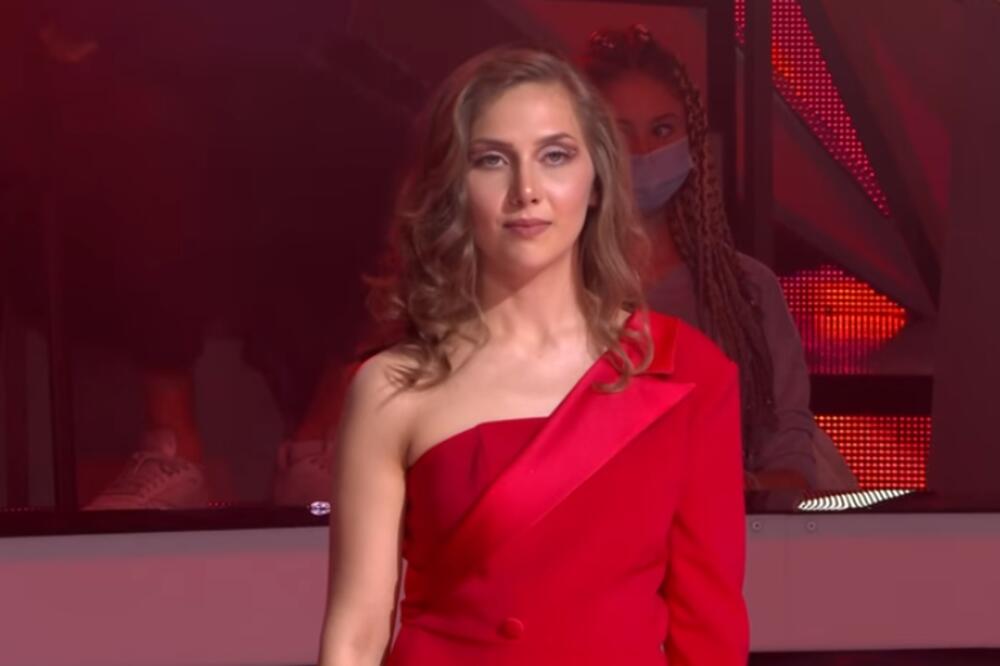 NAŠA PEVAČICA PROGOVORILA O SVOM ZDRAVSTVENOM STANJU: Bori se sa ovim PROBLEMOM