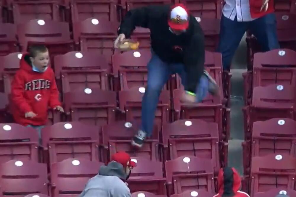 "NAĆO, NAĆO MEN!" - Ajd' što je ostao i bez hrane i bez loptice, nego se POLOMIO pred milionima gledalaca! (VIDEO)