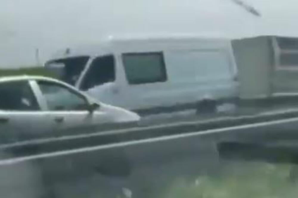 Vozio autoputem Novi Sad - Subotica ali SUPROTNIM SMEROM: "Ovo je za ludačku košulju!" (VIDEO)