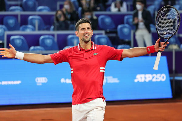 NOVAK SE SA KAMEROM PROŠETAO KOMPLEKSOM TURNIRA: A pokazao je i šta se nalazi u njegovom ormariću! (VIDEO)