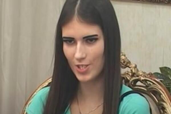 SENZACIJA! SANDRA MEDUZA NA METI PROZIVKI ZBOG PRETERANOG FOTOŠOPA: Istakla zadnjicu, a UNAKAZILA lice!