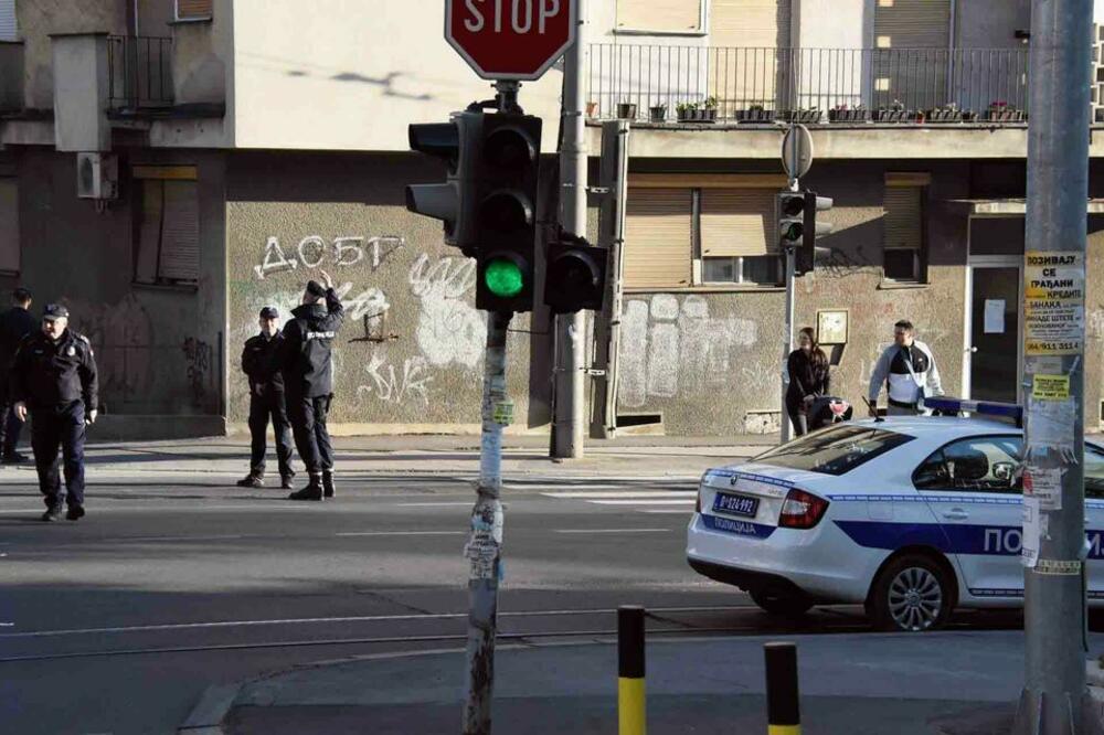 BAČENA BOMBA NA AUTO-PERIONICU U ZEMUNU, DAN KASNIJE JOŠ JEDNA AKTIVIRANA U BATAJNICI! Policija na nogama!