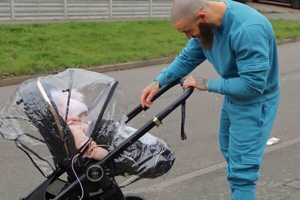 DA SRCE PREPUKNE! PREMINULA ĆERKA BIVŠEG FUDBALERA I RIJALITI ZVEZDE SA SAMO 8 MESECI: Oni potpuno uništeni! (FOTO)