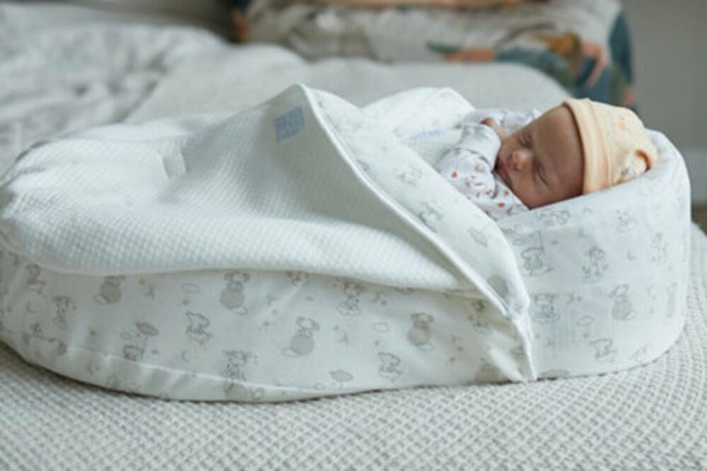 NEZAMENJIV KOMAD ZA SAVREMENE RODITELJE: Anatomsko gnezdo u kom će novorođenče dugo, mirno i bezbedno da spava!
