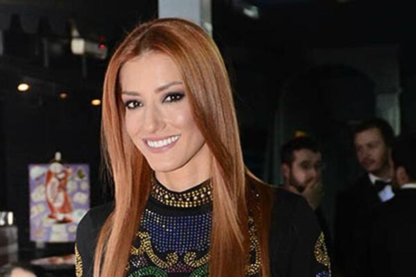 JOVANA JOKSIMOVIĆ I MELINA DŽINOVIĆ SE TOPILE UŽIVO UZ ADILA MAKSUTOVIĆA: Svaki deo pesme ih dirnuo u srce! (FOTO)