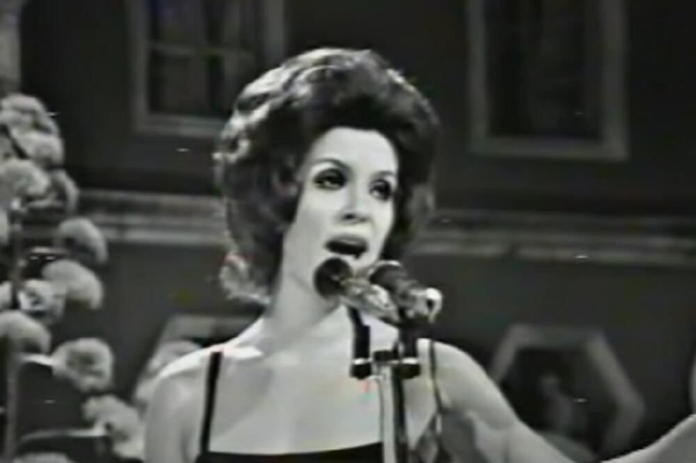 NAŠA PEVAČICA ŠVERCOVALA MAČIĆE: Cela Srbija je zna PO VELIKOM HITU, ali je ubrzo NESTALA i krenula u ČUDNE poslove