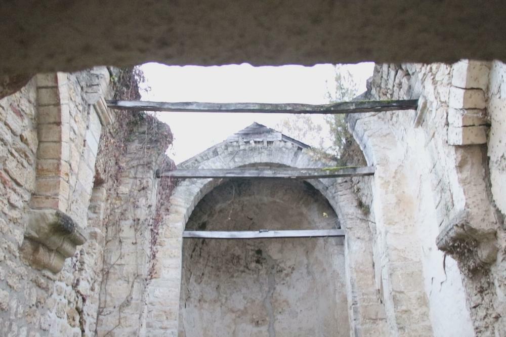 OSKRNAVLJEN CRKVENI BUNAR: U selu kod Bujanovca uništena i srpska zastava