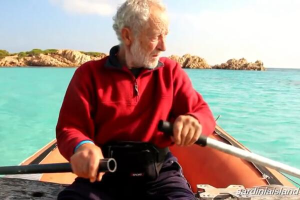 ODUSTAO OD BORBE NAKON VIŠE OD 30 GODINA: Italijanski Robinzon Kruso napušta ostrvo Budeli nakon PRETNJI! (VIDEO)