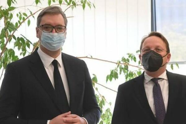 GEST! Vučić naložio hitnu isporuku 10.000 vakcina AstraZeneka Crnoj Gori