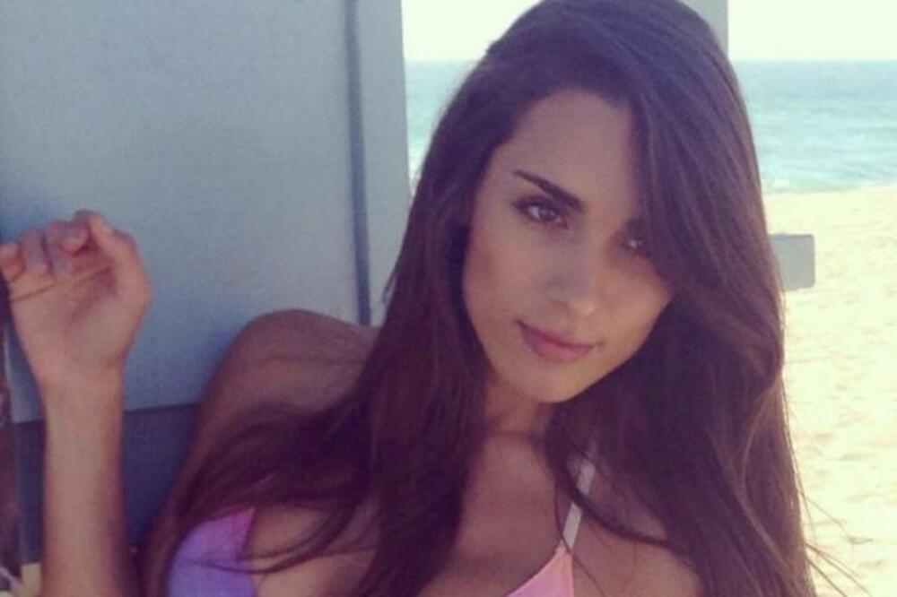 IAKO JE BRZO VRATILA LINIJU POSLE POROĐAJA, SRPSKA MANEKENKA NIJE ZADOVOLJNA: Progovorila i o OŽILJKU koji ima!