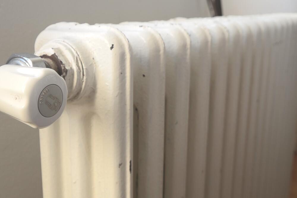 MISTERIJA U POTKROVLJU ČAČANSKE ZGRADE: Gde je nestala voda iz radijatora, stanari se smrzavali čitave zime! (FOTO)