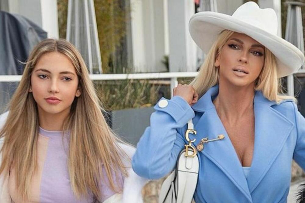 ATINA TOŠIĆ PRVI PUT USLIKANA NAKON NESTANKA SA MREŽA: Nikome nije jasno zašto se POVUKLA, evo kakva je SADA!